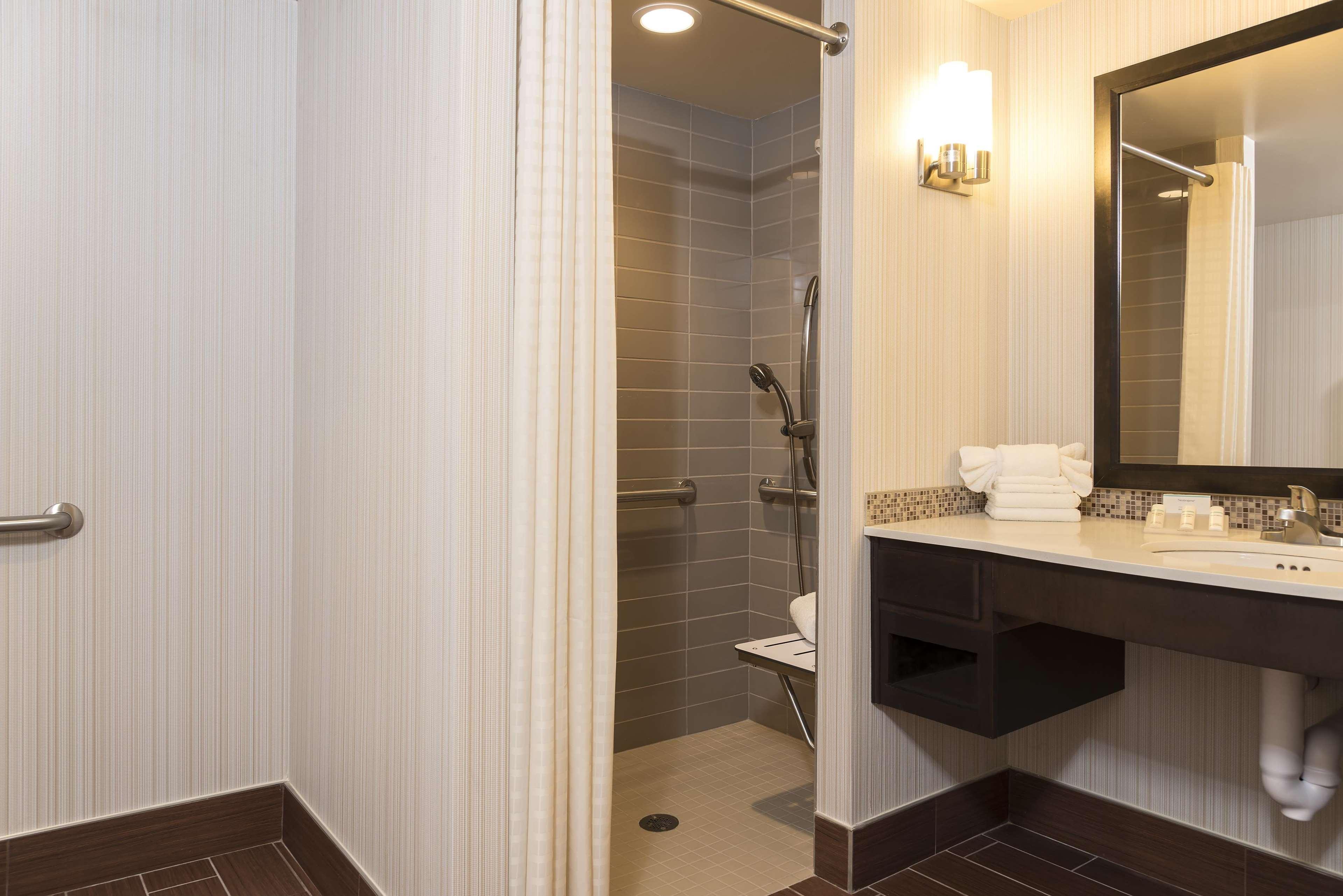 Hilton Garden Inn Louisville Downtown Екстериор снимка