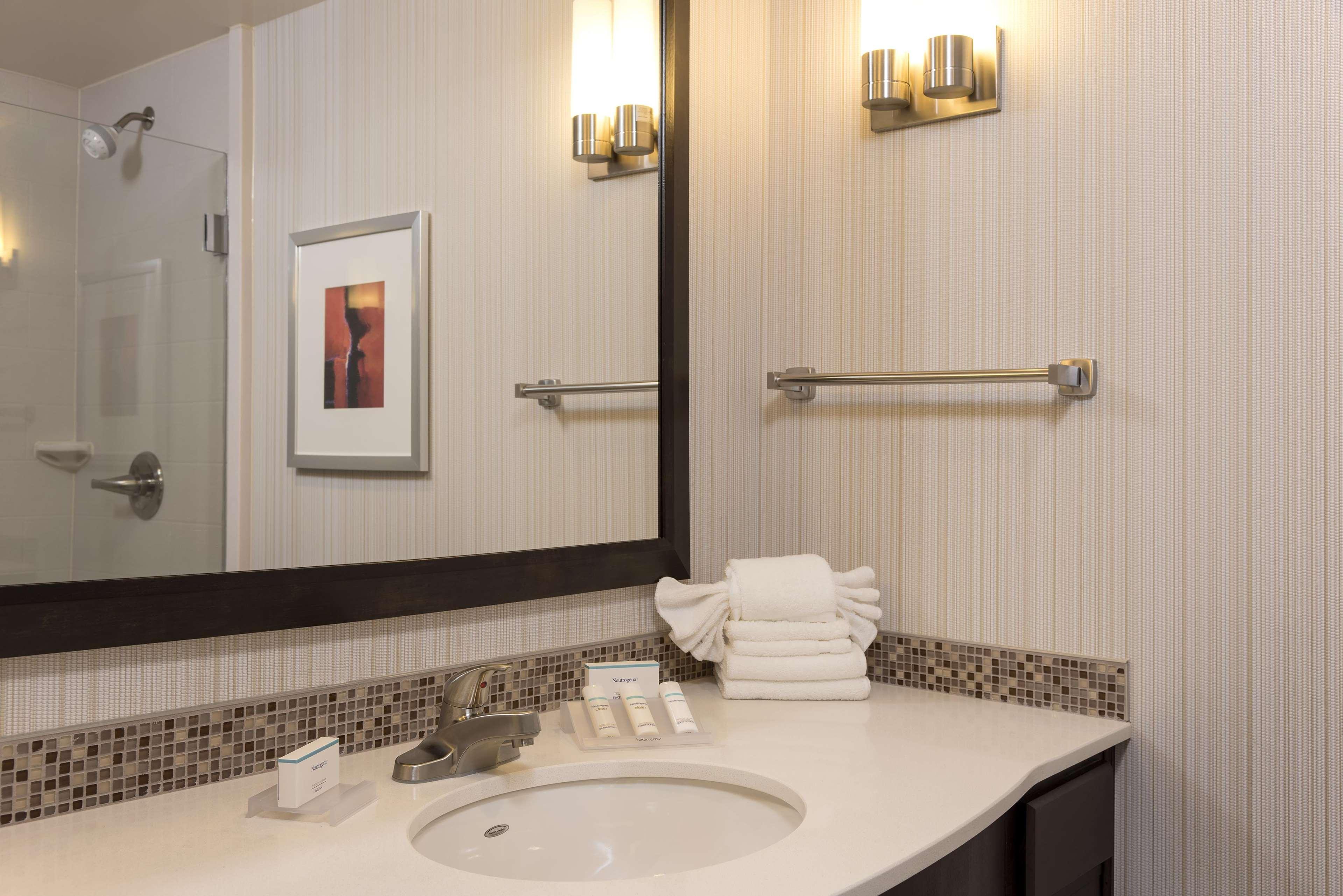 Hilton Garden Inn Louisville Downtown Екстериор снимка