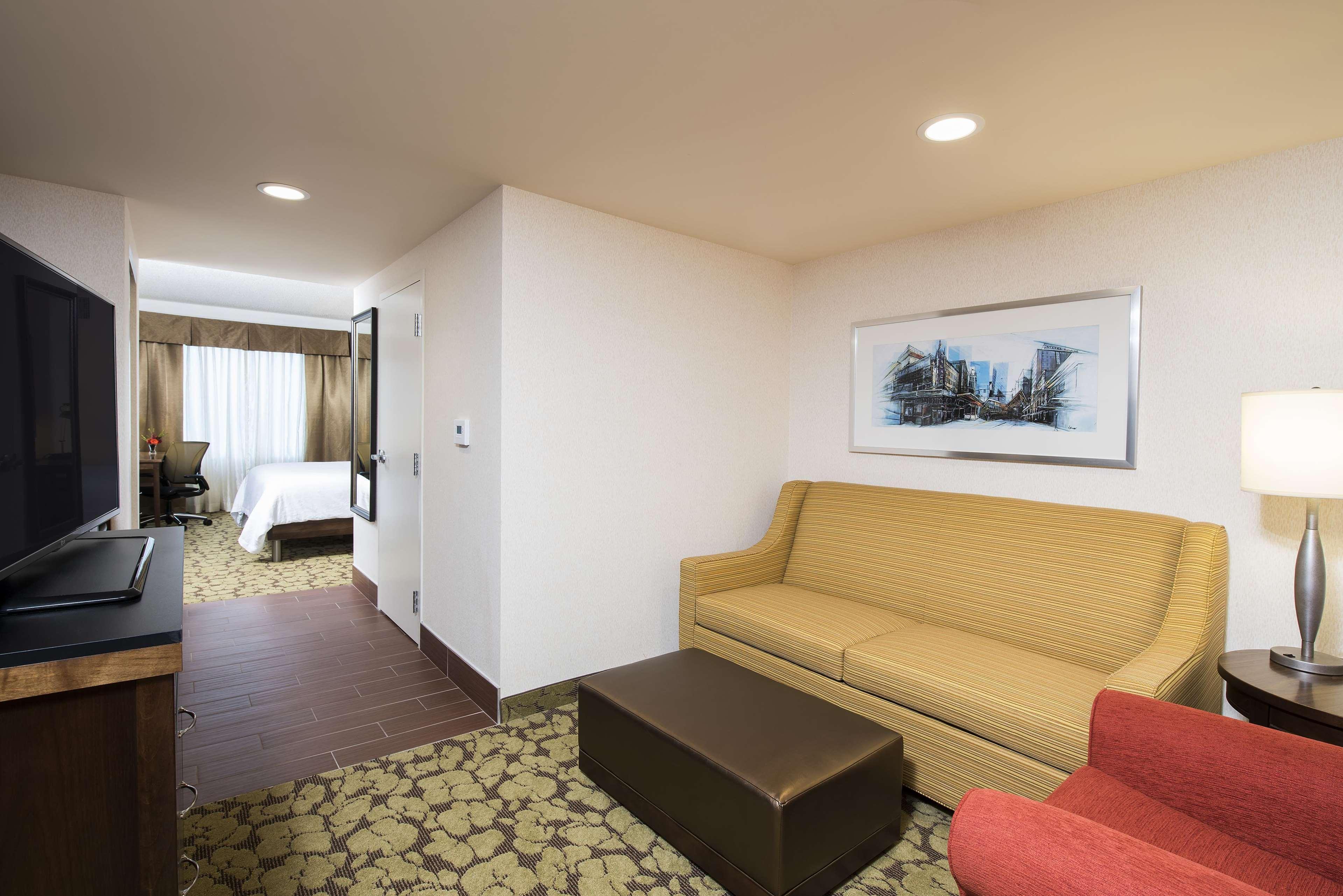 Hilton Garden Inn Louisville Downtown Екстериор снимка