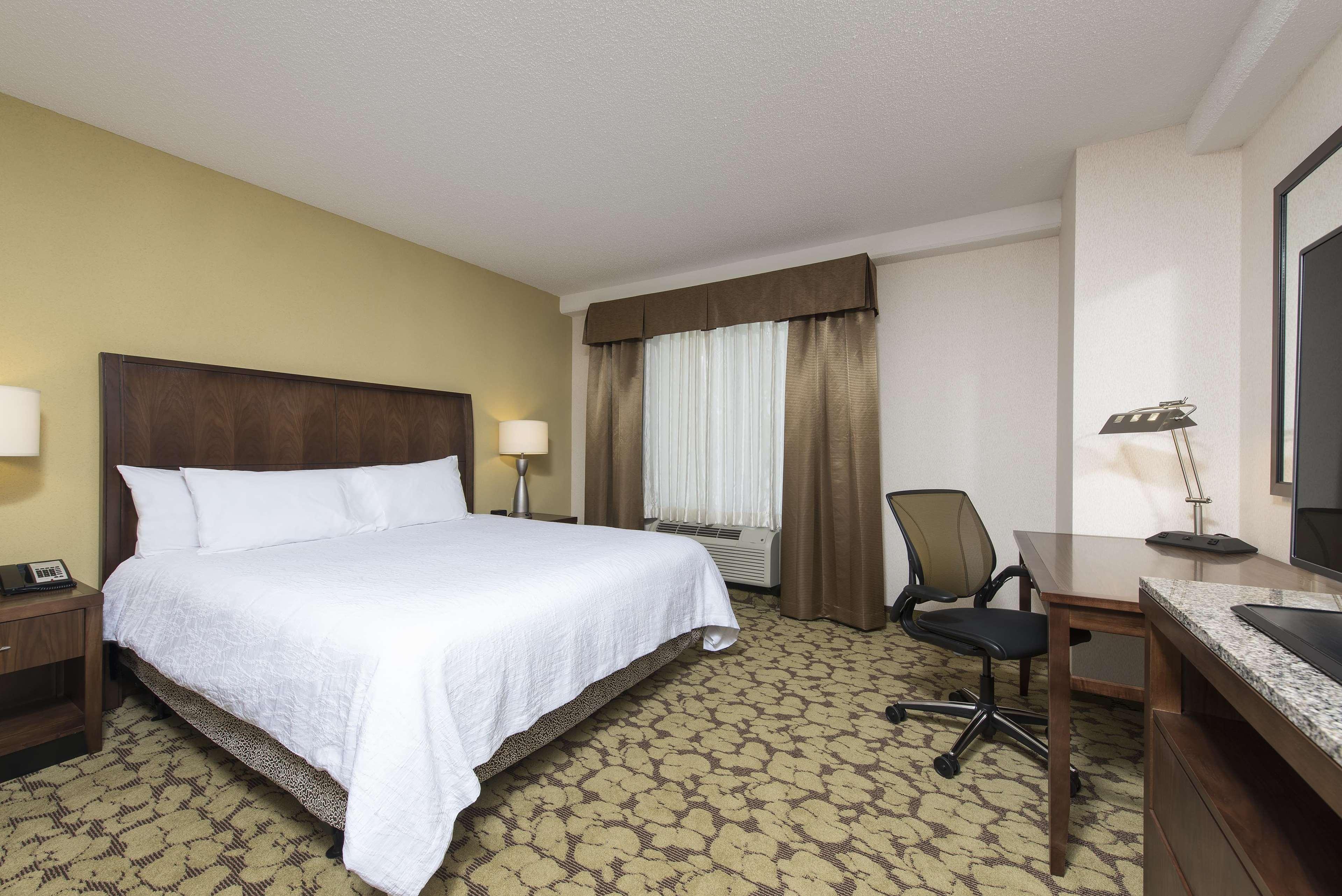 Hilton Garden Inn Louisville Downtown Екстериор снимка