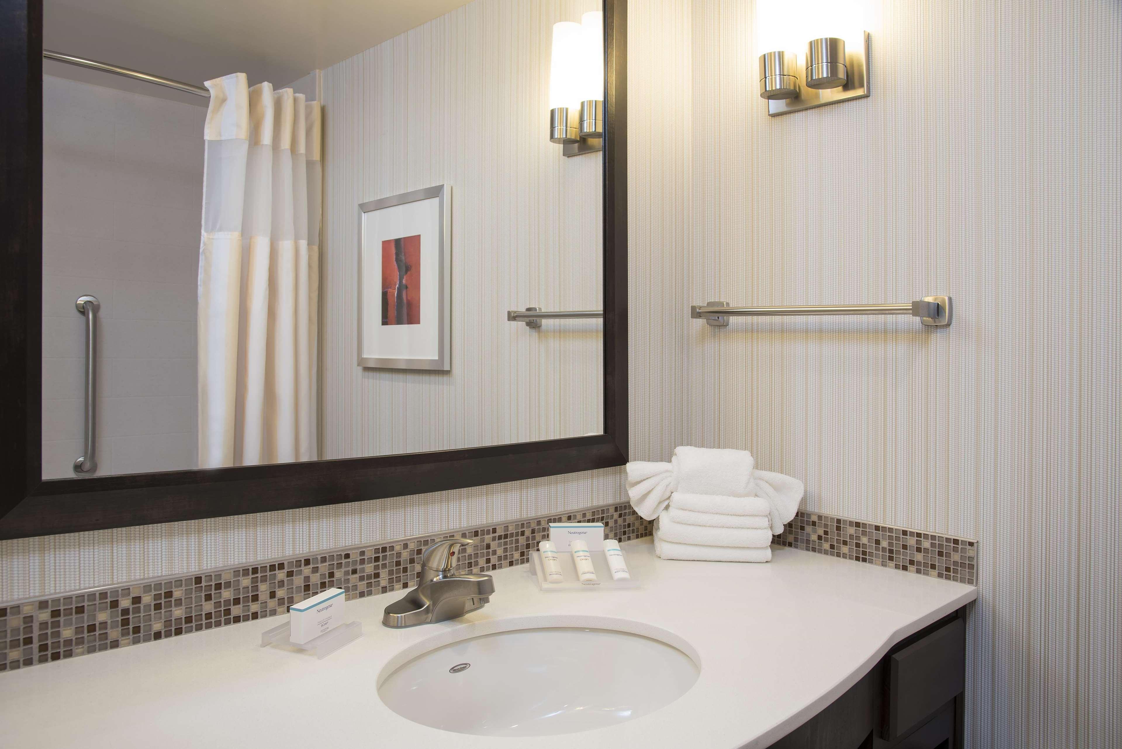 Hilton Garden Inn Louisville Downtown Екстериор снимка