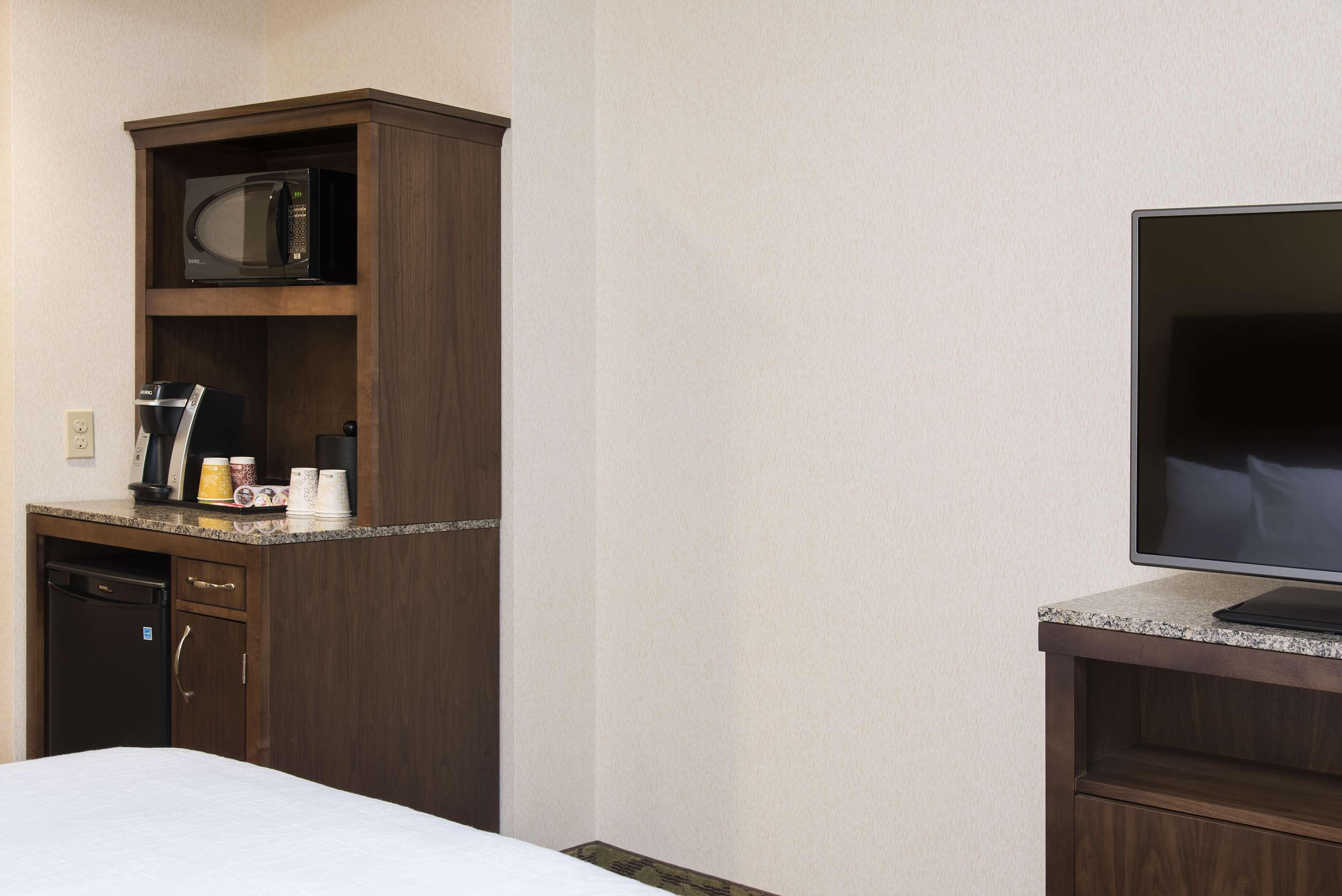 Hilton Garden Inn Louisville Downtown Екстериор снимка