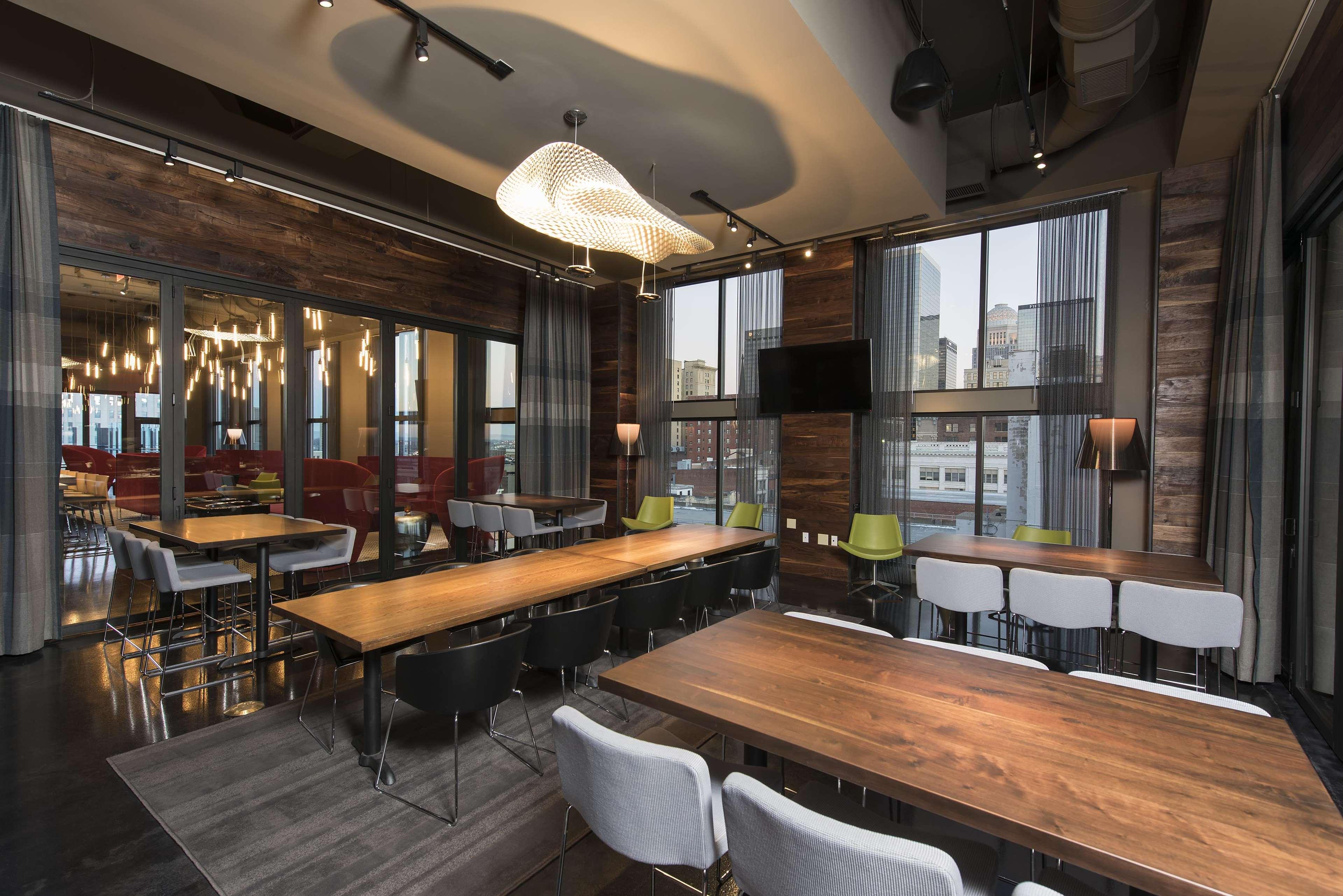 Hilton Garden Inn Louisville Downtown Екстериор снимка