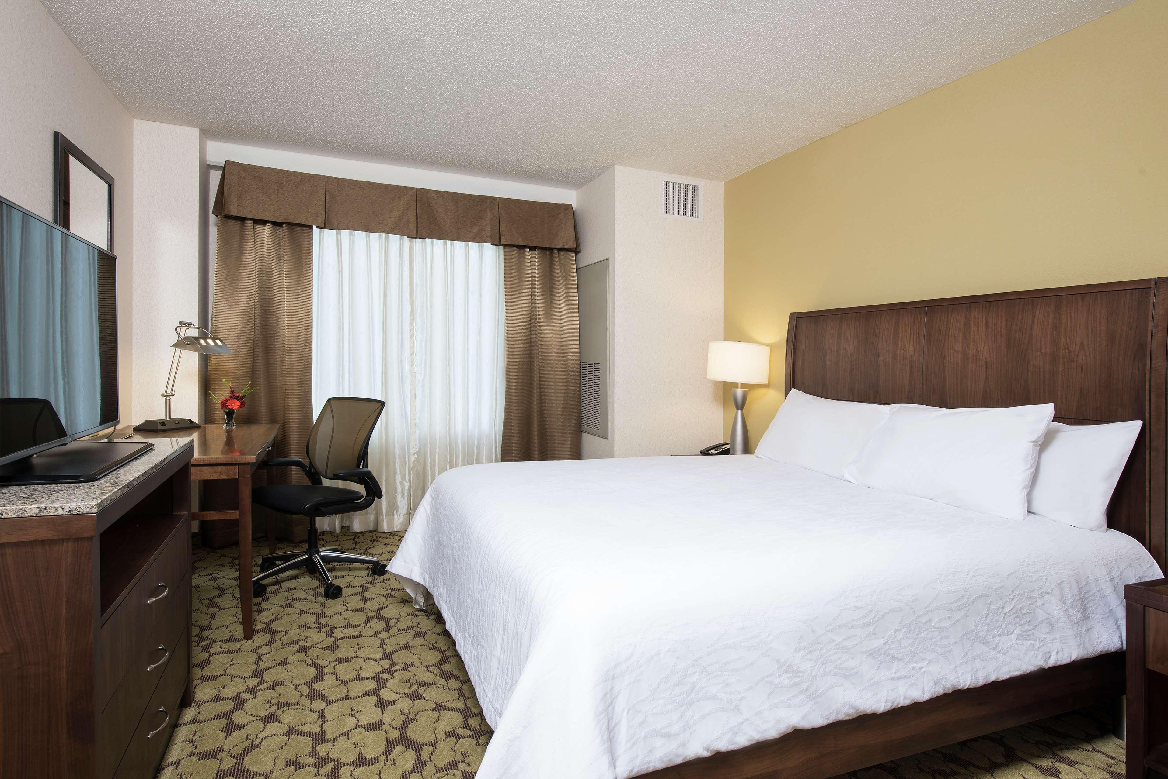 Hilton Garden Inn Louisville Downtown Екстериор снимка