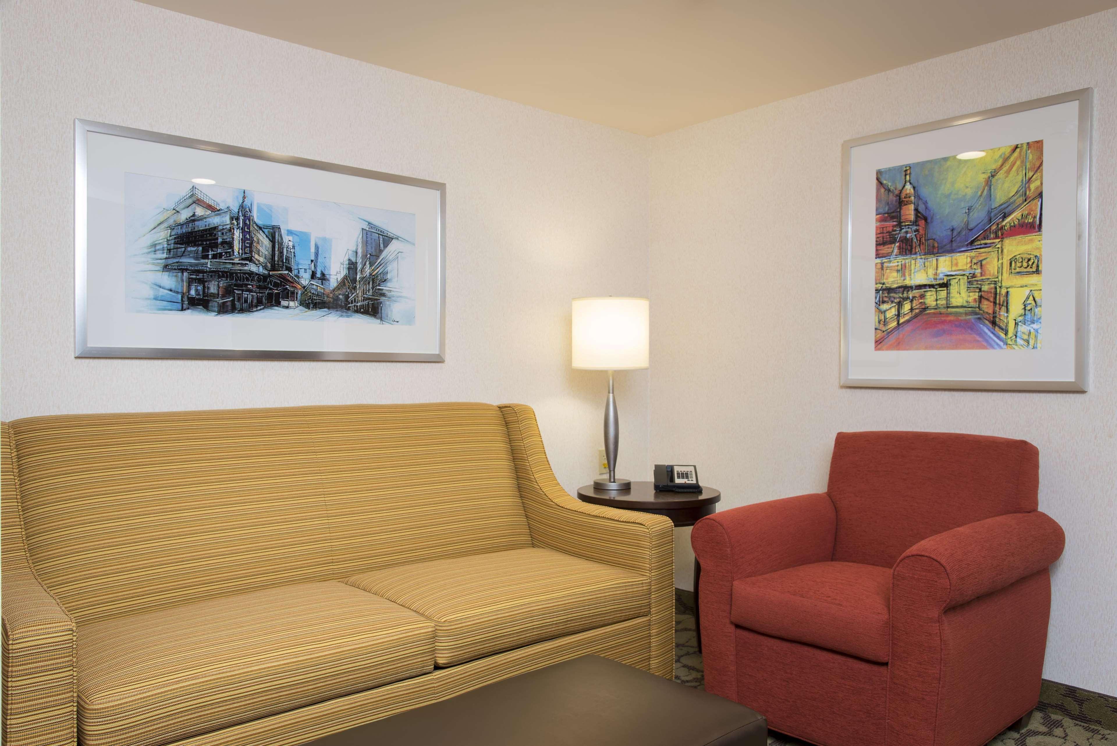 Hilton Garden Inn Louisville Downtown Екстериор снимка