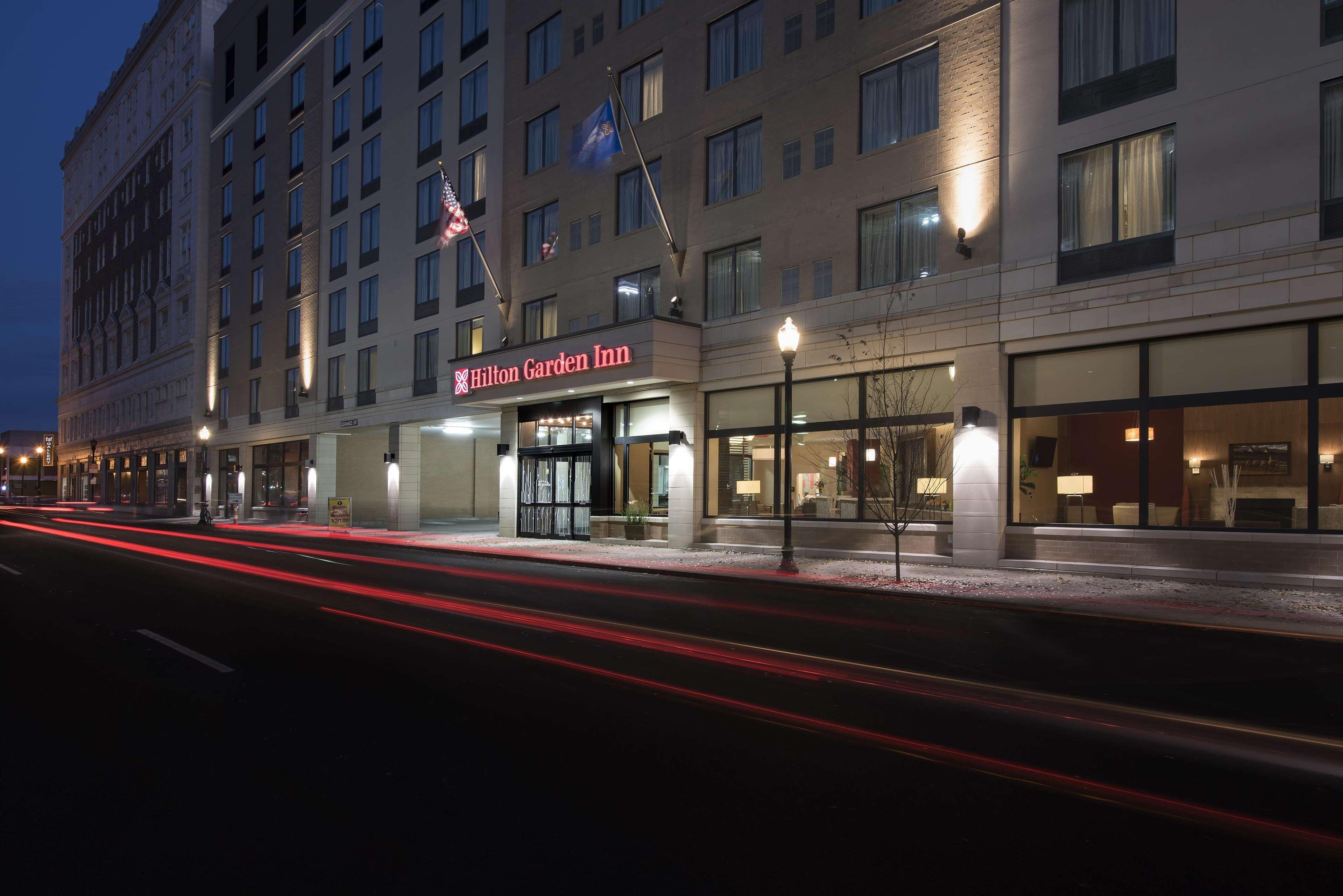 Hilton Garden Inn Louisville Downtown Екстериор снимка