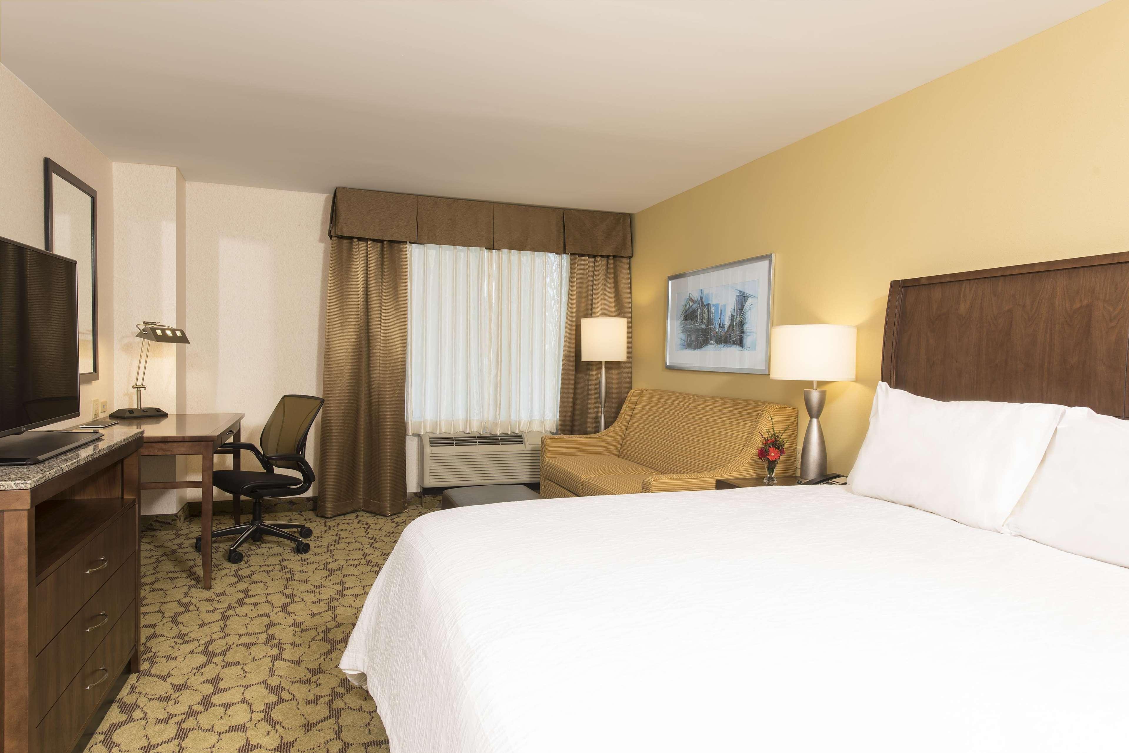 Hilton Garden Inn Louisville Downtown Екстериор снимка