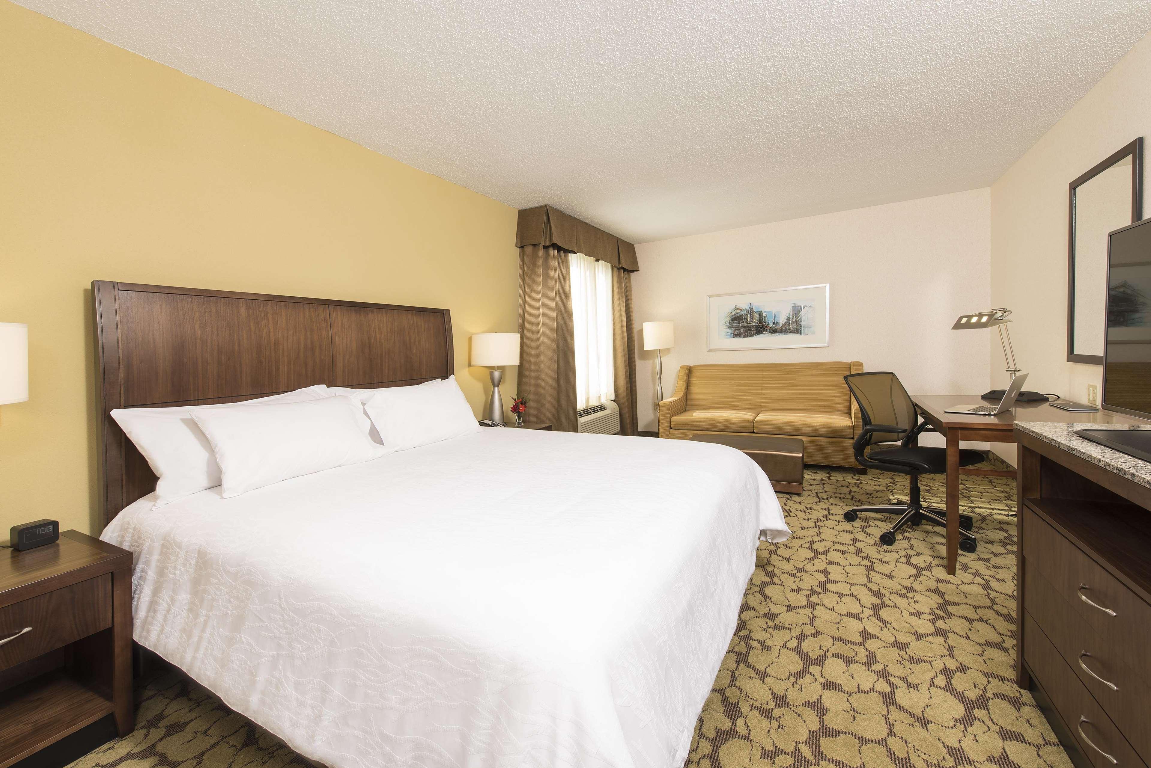 Hilton Garden Inn Louisville Downtown Екстериор снимка