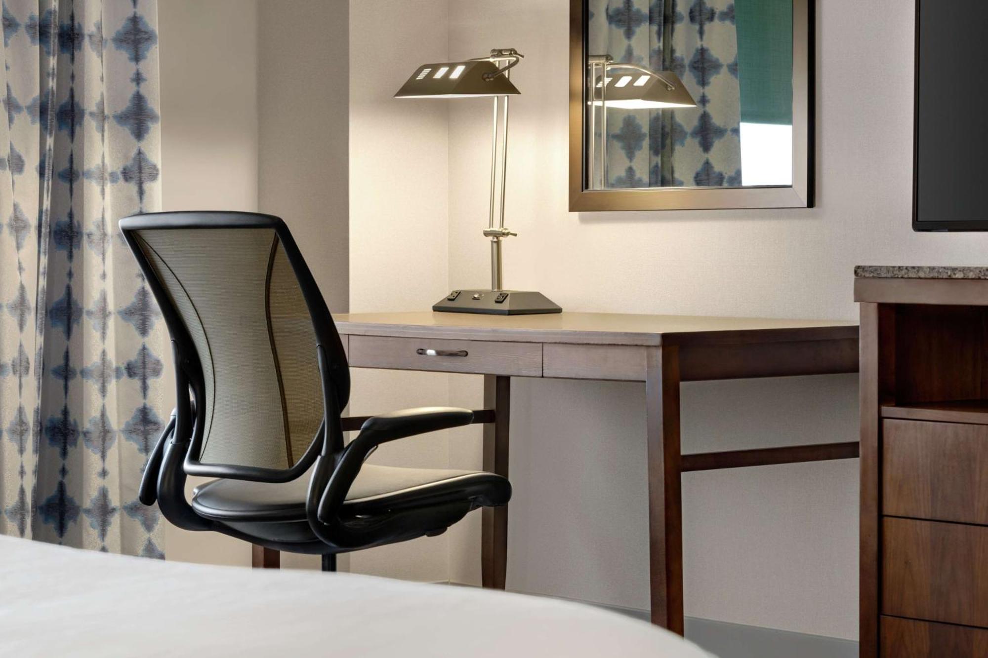 Hilton Garden Inn Louisville Downtown Екстериор снимка