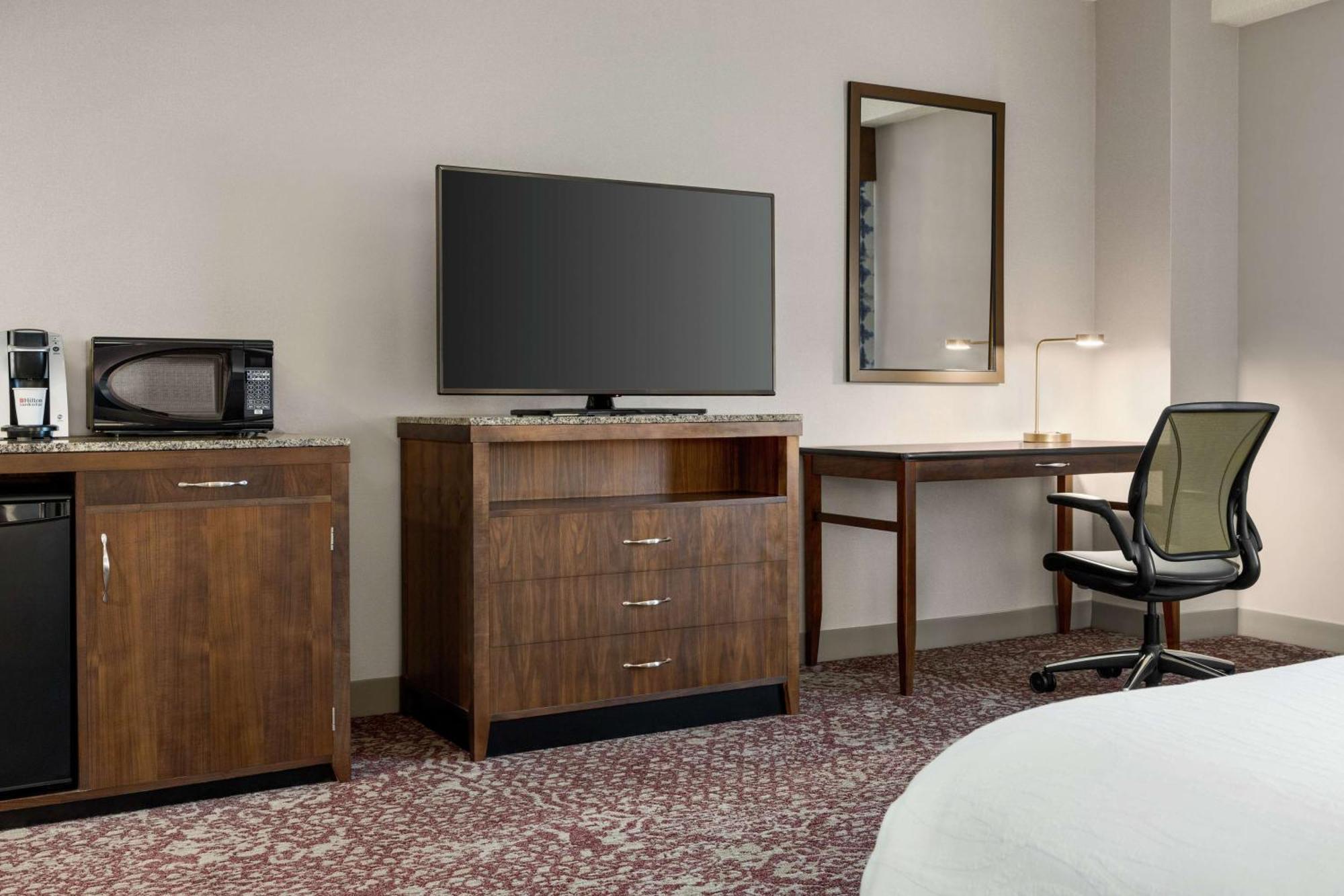Hilton Garden Inn Louisville Downtown Екстериор снимка