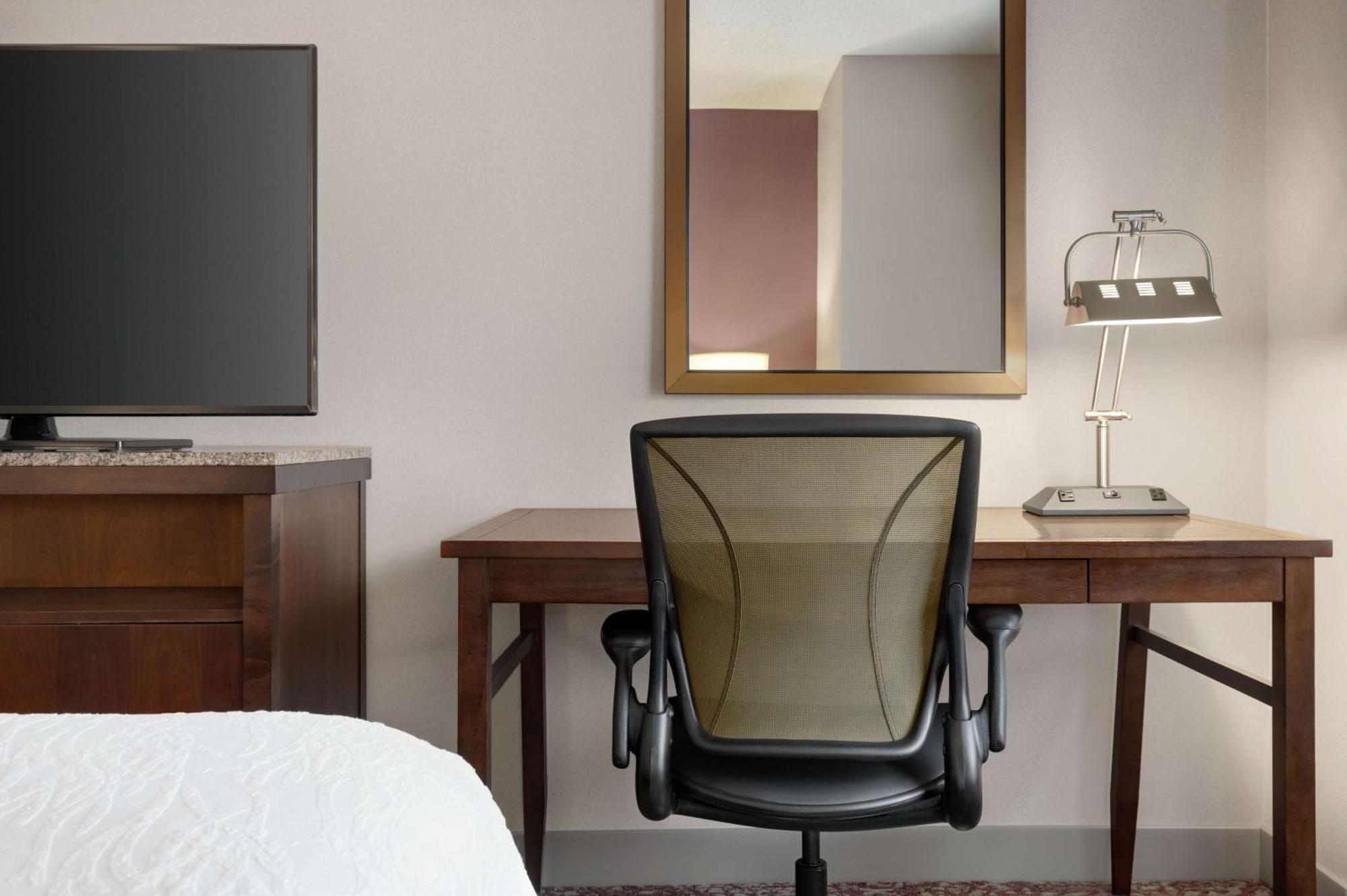 Hilton Garden Inn Louisville Downtown Екстериор снимка