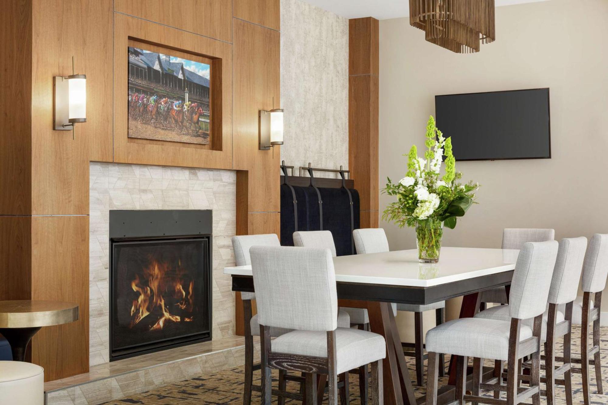 Hilton Garden Inn Louisville Downtown Екстериор снимка