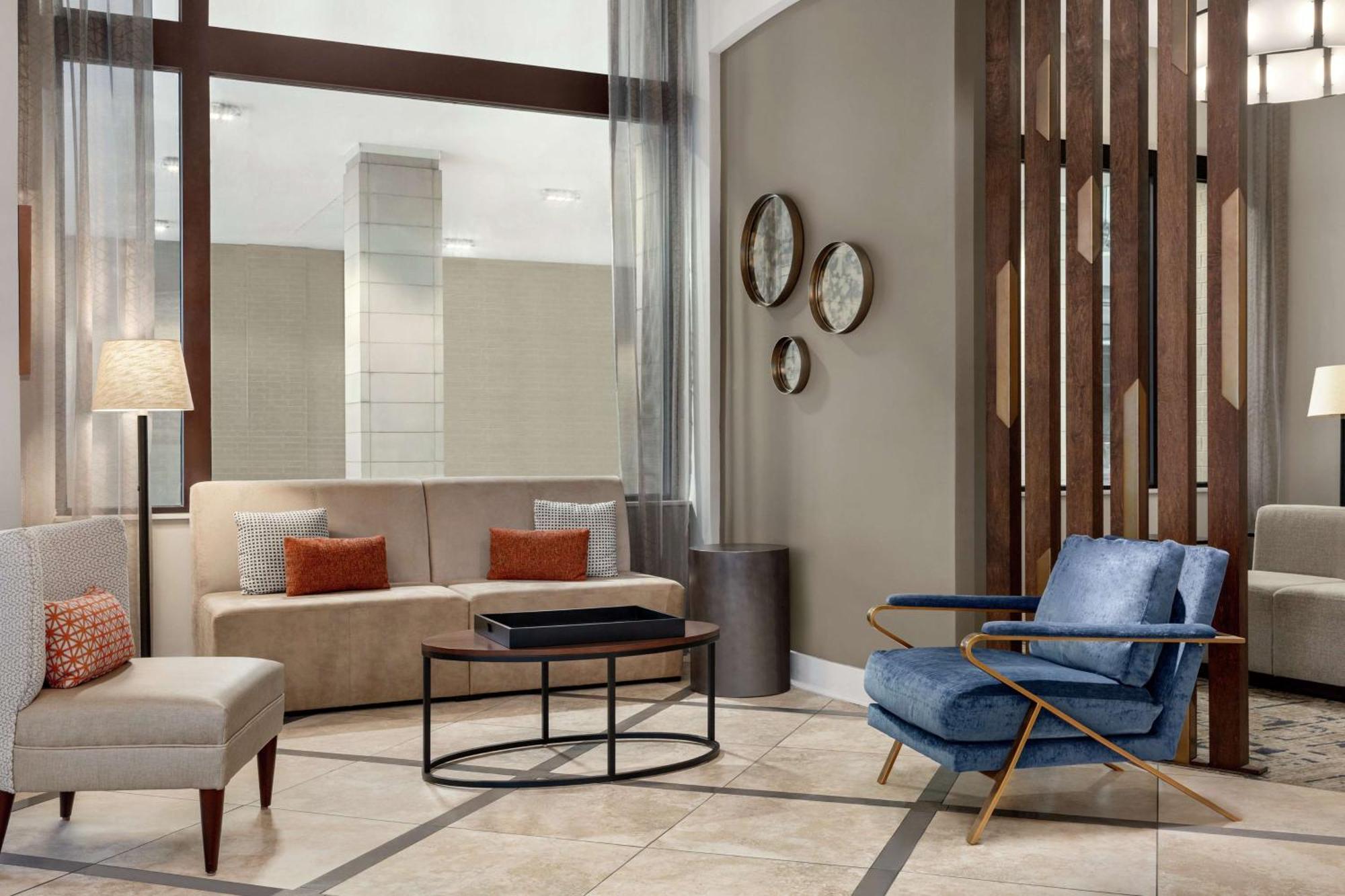 Hilton Garden Inn Louisville Downtown Екстериор снимка