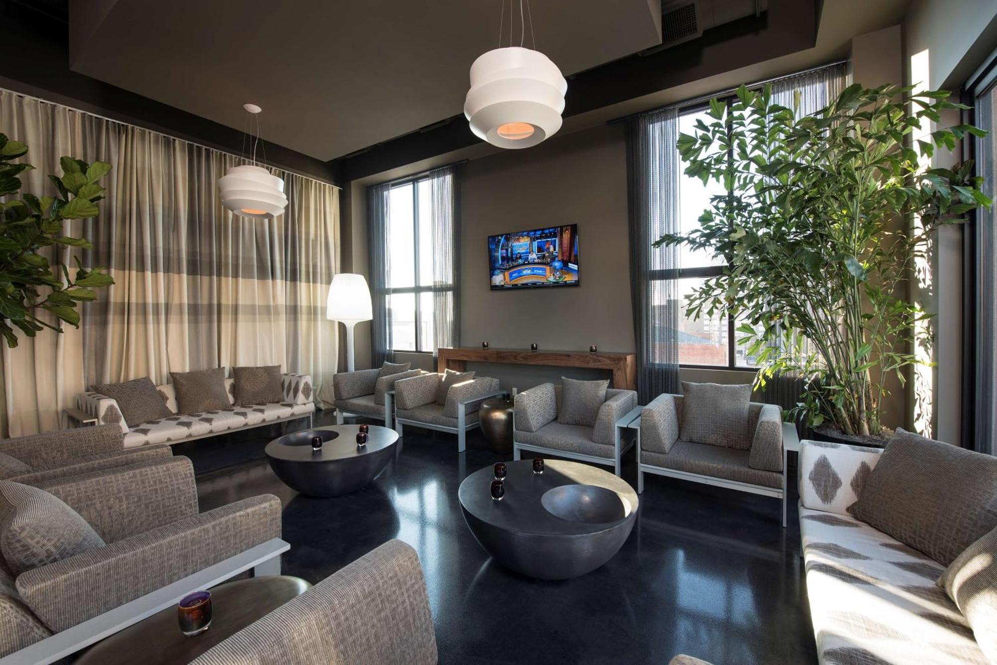Hilton Garden Inn Louisville Downtown Екстериор снимка