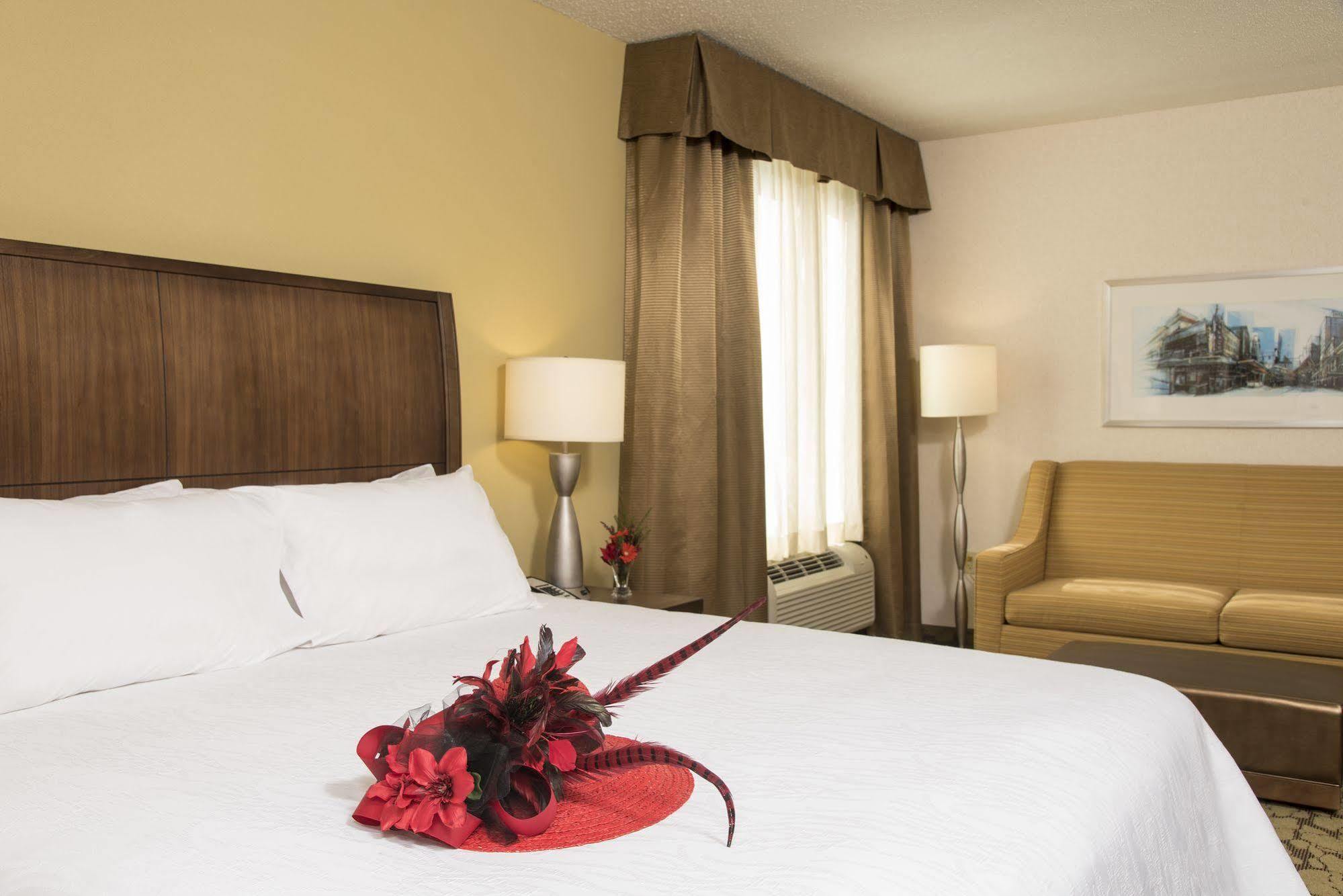 Hilton Garden Inn Louisville Downtown Екстериор снимка