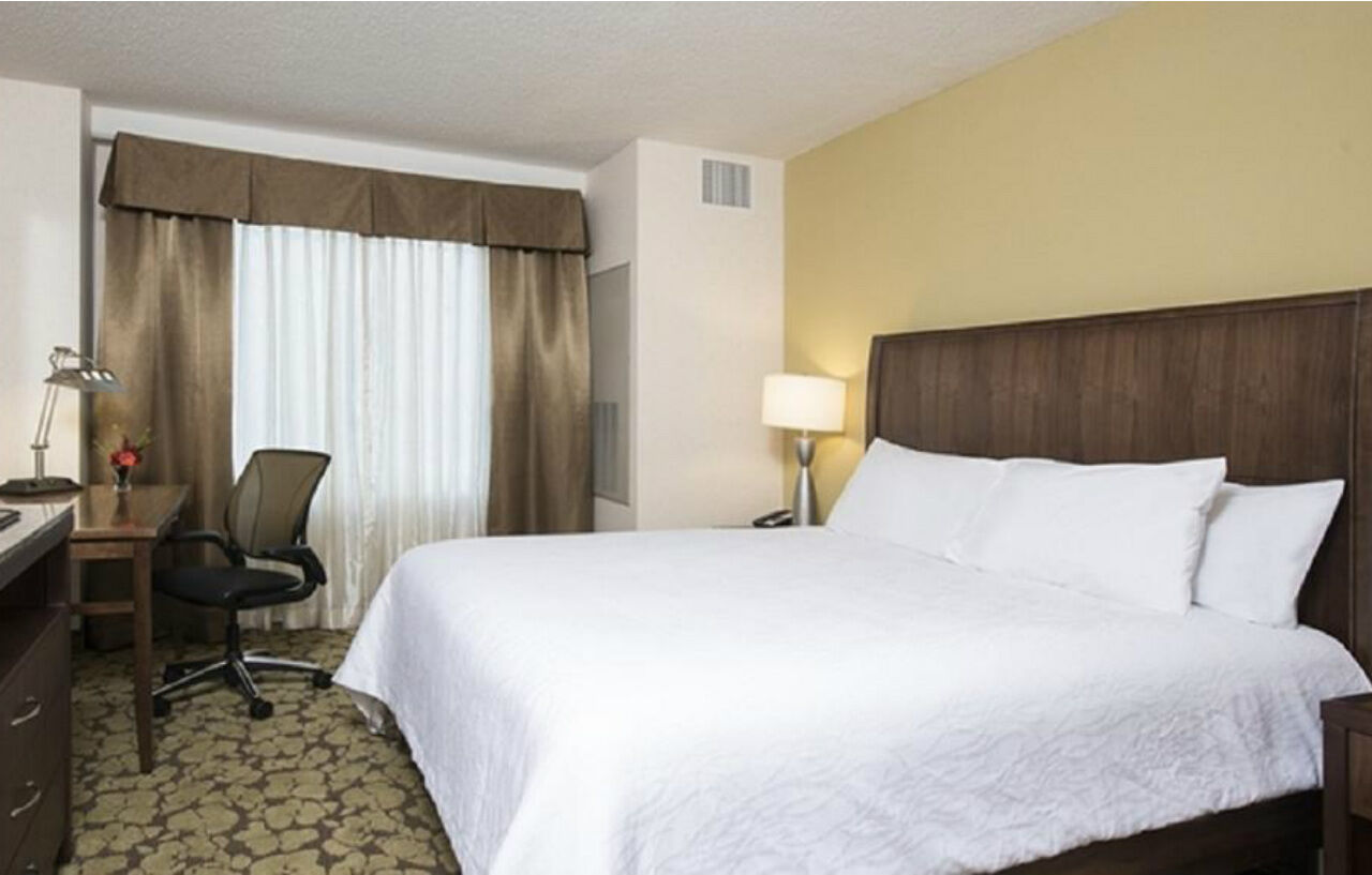 Hilton Garden Inn Louisville Downtown Екстериор снимка